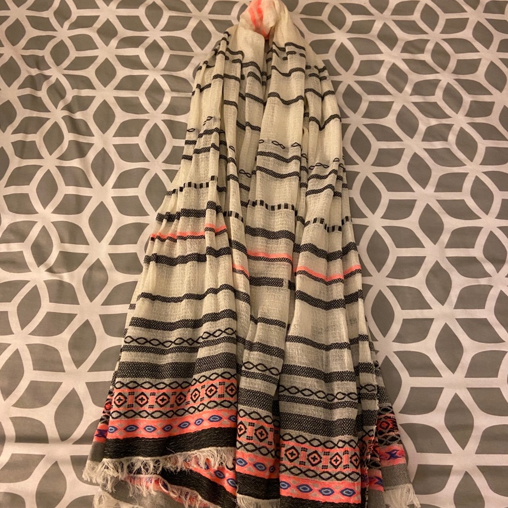 Patterned Scarf - Picture 3 of 4